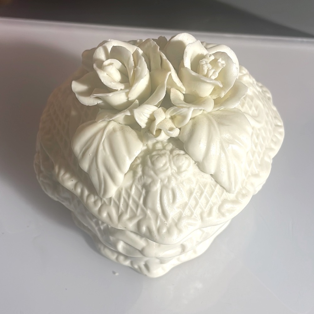 Vintage Porcelain, Bisque Trinket Box heart shaped with raised roses.